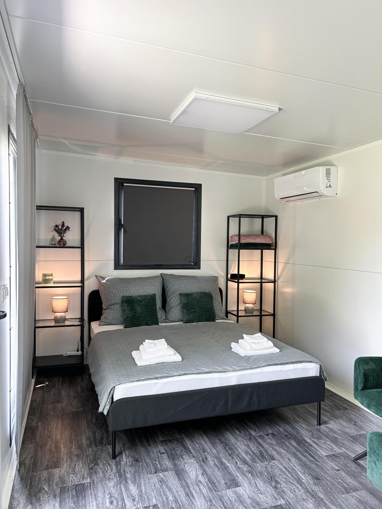 Tiny House Mezi Sklepy Apartment Kobyli Exterior photo