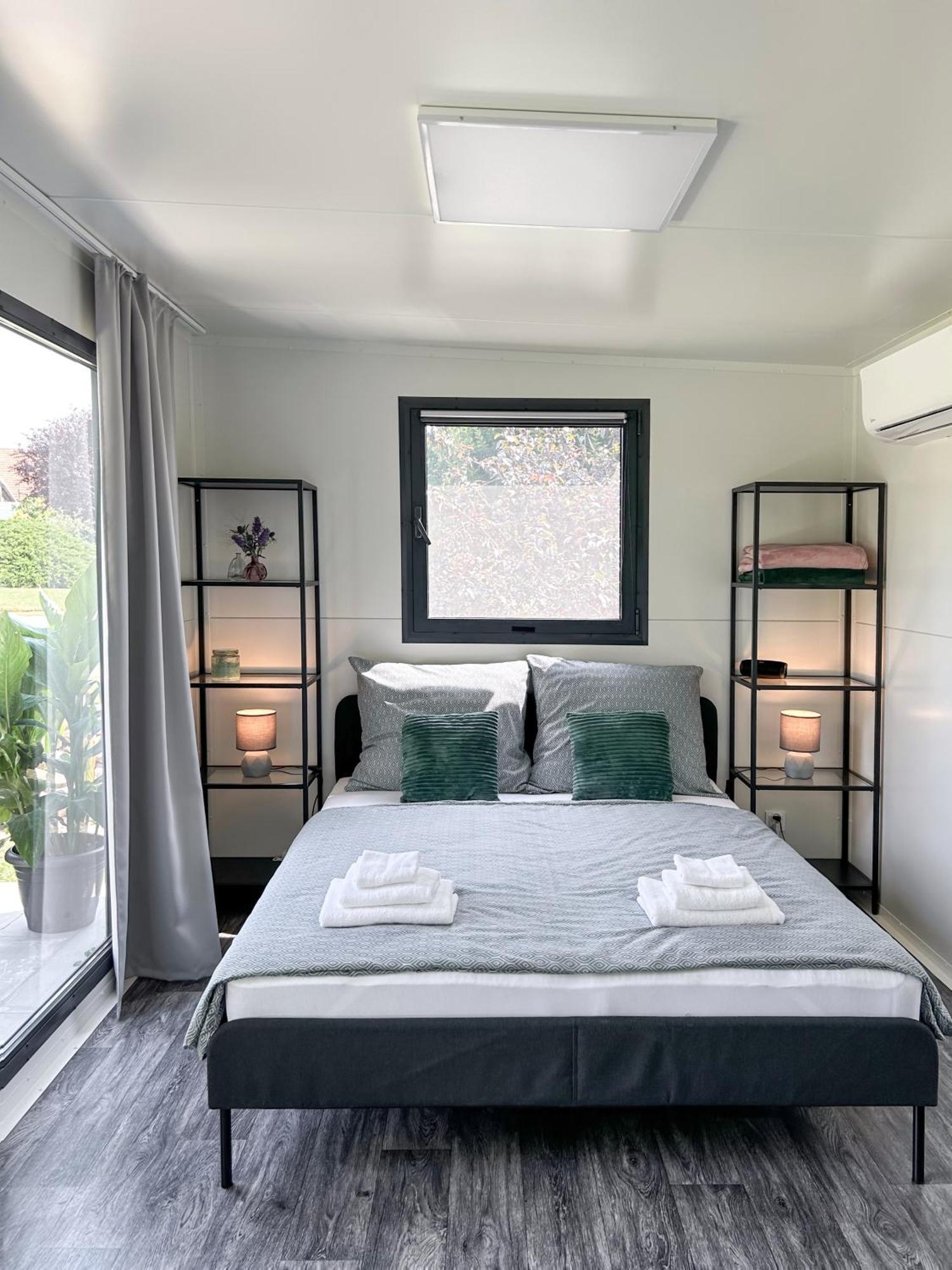 Tiny House Mezi Sklepy Apartment Kobyli Exterior photo